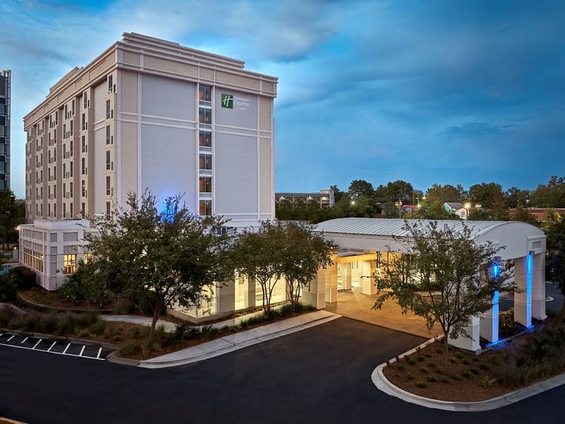 Holiday Inn Express & Suites Charleston Downtown-Westedge